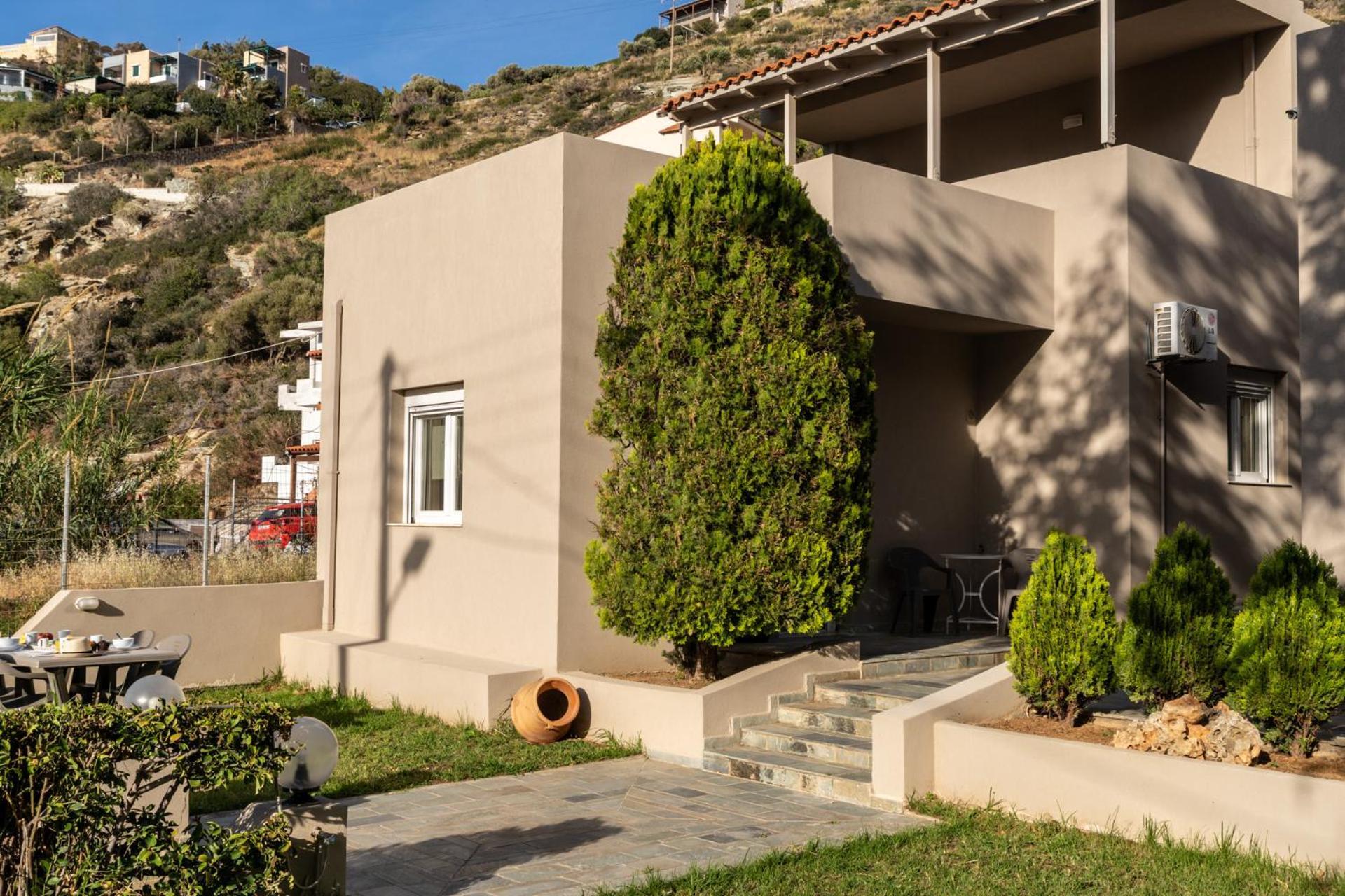 Elio A 1Bdr Apt With Garden 1 Min From The Beach By Hospi Heraklion Zewnętrze zdjęcie
